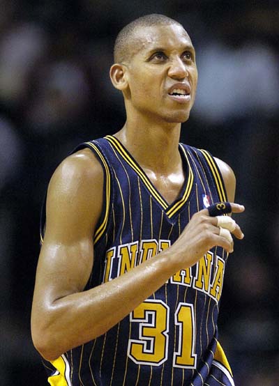 排球场上藏 排球场上藏